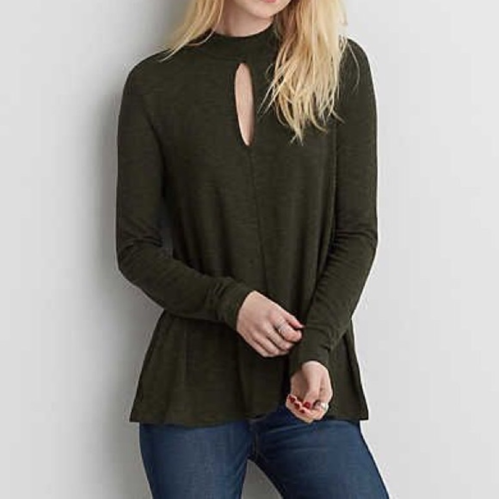 American Eagle Keyhole Shirt